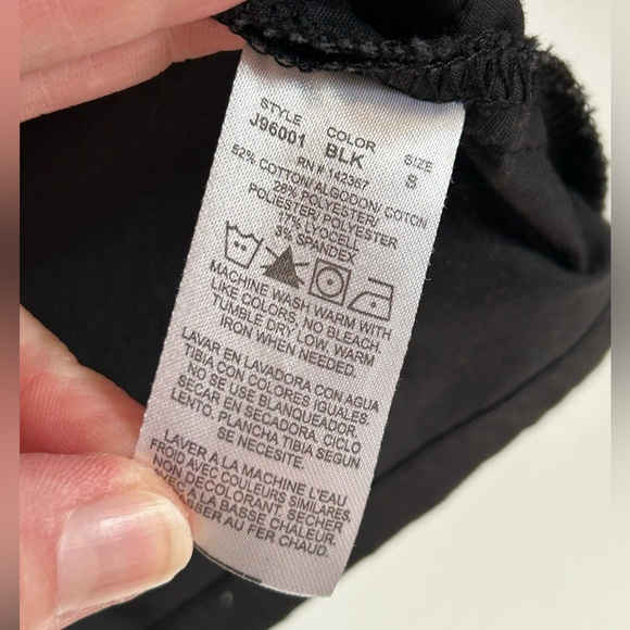 Jaanuu V-Neck Scrub Top with Cap Sleeves - Picture 8 of 8